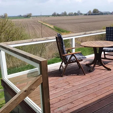 Holiday home Reetdachhaus Moordeichperle *